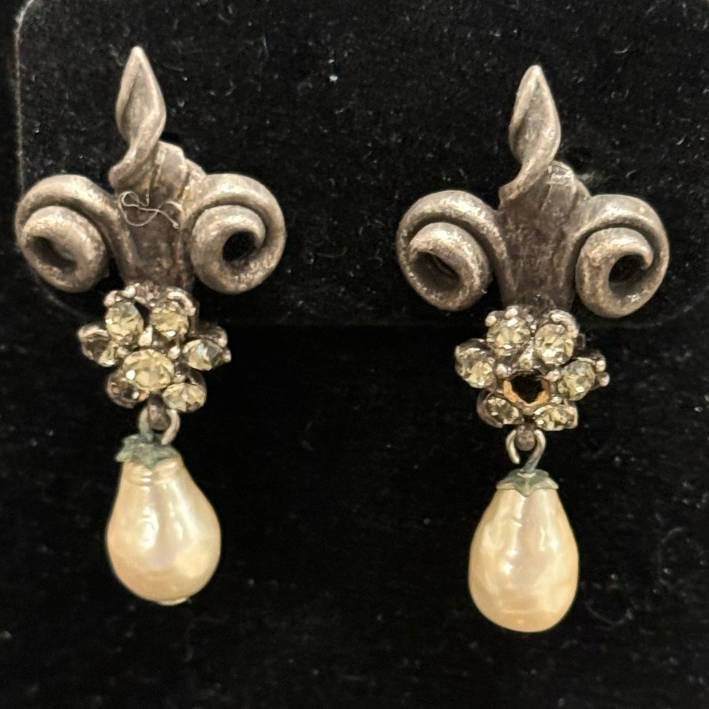 YOSCA Silver and Pearl Drip Clip on Earrings Earrings
